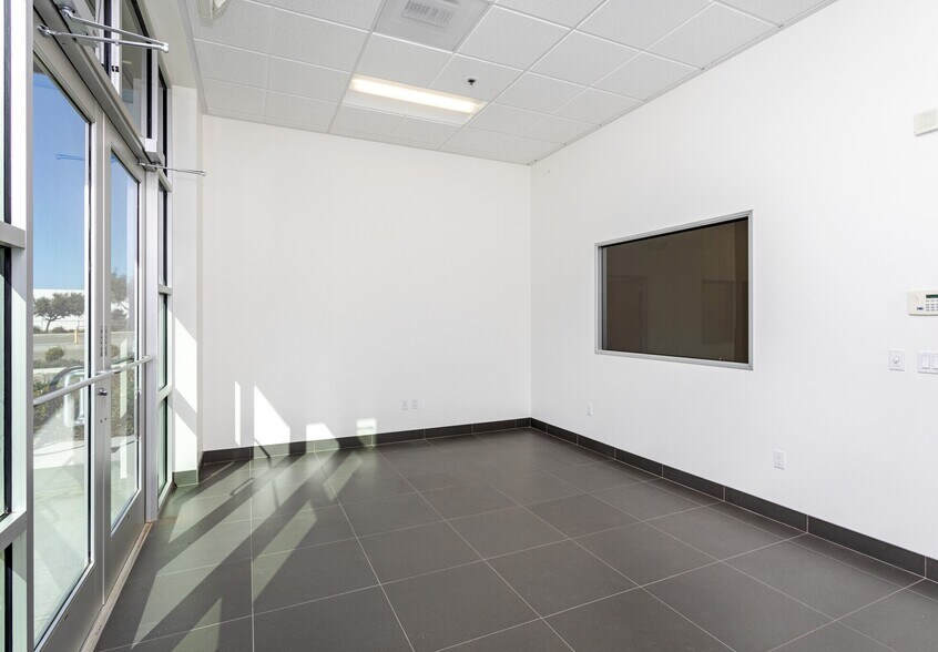 More Photos Of 1401 W Fairway Dr, Santa Maria Warehouse For Sale