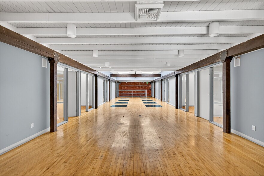 More Photos Of 4716 Vineland Ave, North Hollywood Loft Creative Space For Lease