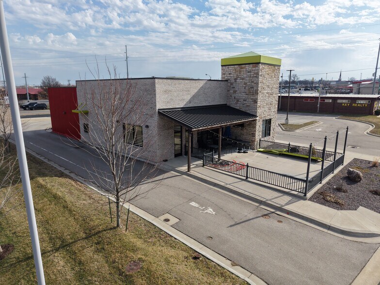More Photos Of 335 E Russell Ave, Warrensburg Fast Food For Sale