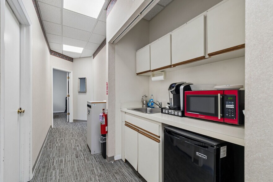 More Photos Of 611 Druid Rd E, Clearwater Medical For Sale
