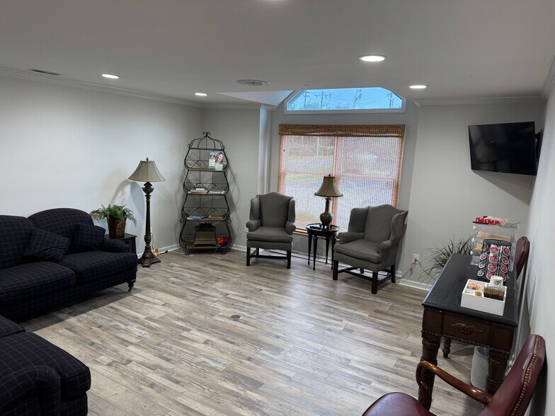 More Photos Of 16 Mills Ave, Greenville Medical For Sale