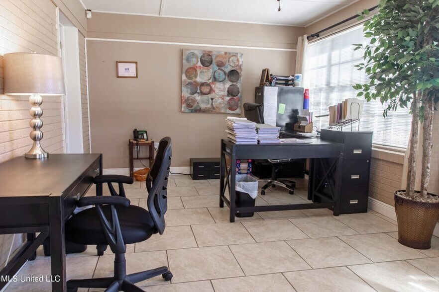 More Photos Of 1966 Popps Ferry Rd, Biloxi Office For Sale