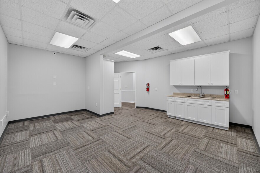 More Photos Of 514 Dabney Rd, Henderson Office For Lease