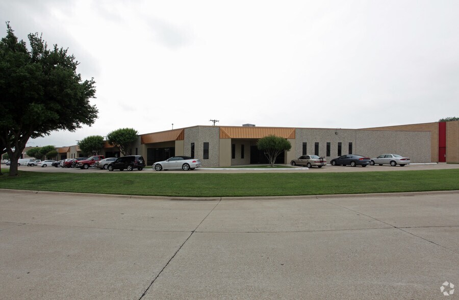 More Photos Of 4300-4324 Sunbelt Dr, Addison Light Distribution For Lease