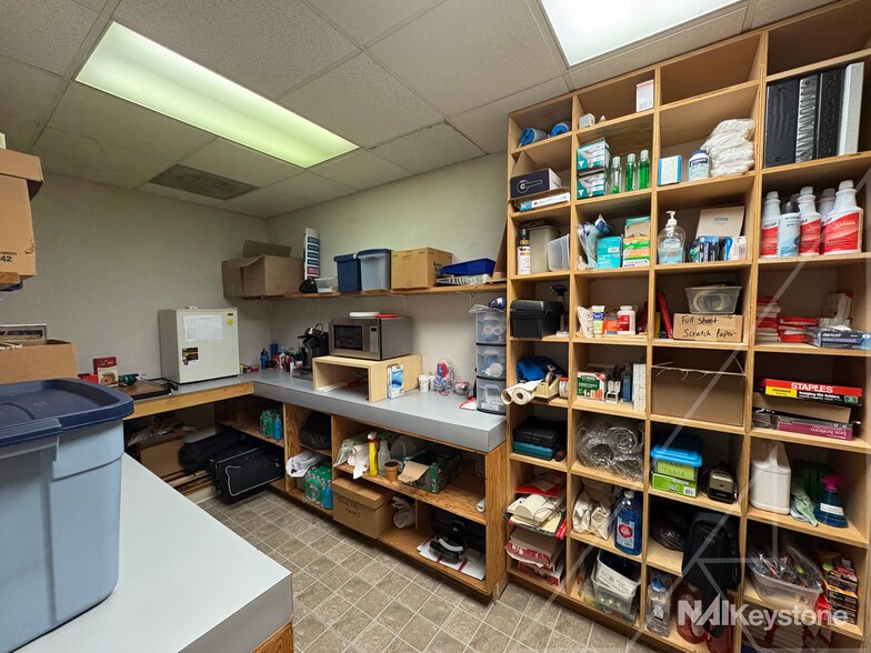 More Photos Of 35 S Dwight St, West Lawn Office For Lease