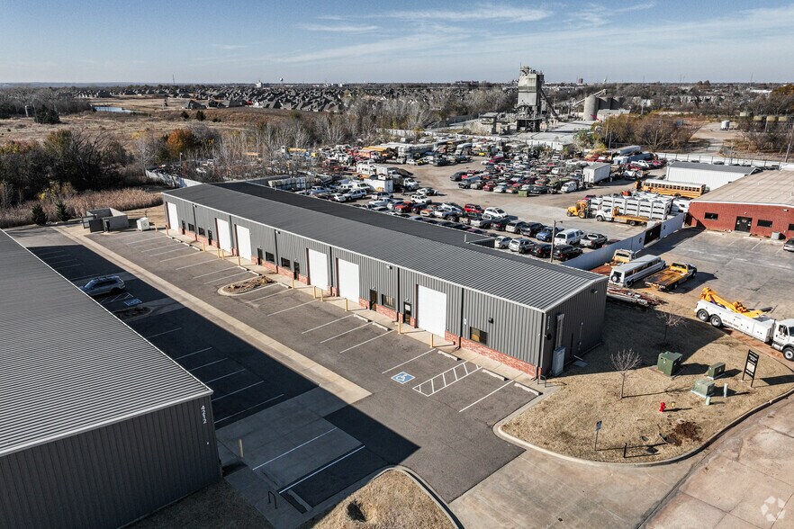 More Photos Of 4210 Classen Cir, Norman Warehouse For Lease
