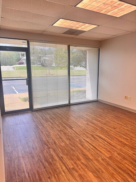 More Photos Of 100 - 104 Business Park Dr, Ridgeland Office For Lease