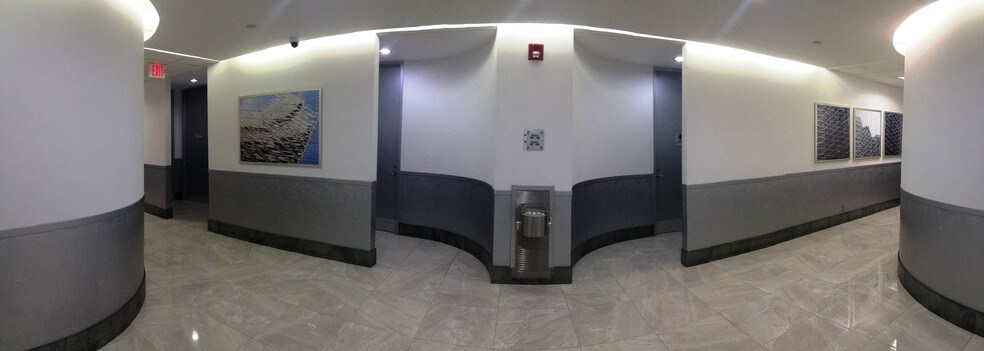 More Photos Of 1900 Glades Rd, Boca Raton Office For Lease