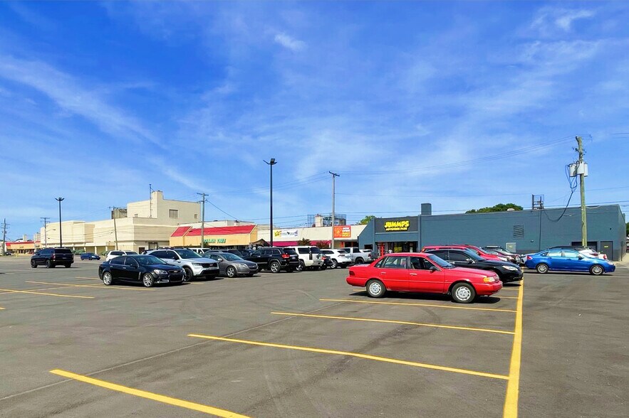 More Photos Of 3574-3760 Fort St, Lincoln Park Unknown For Lease