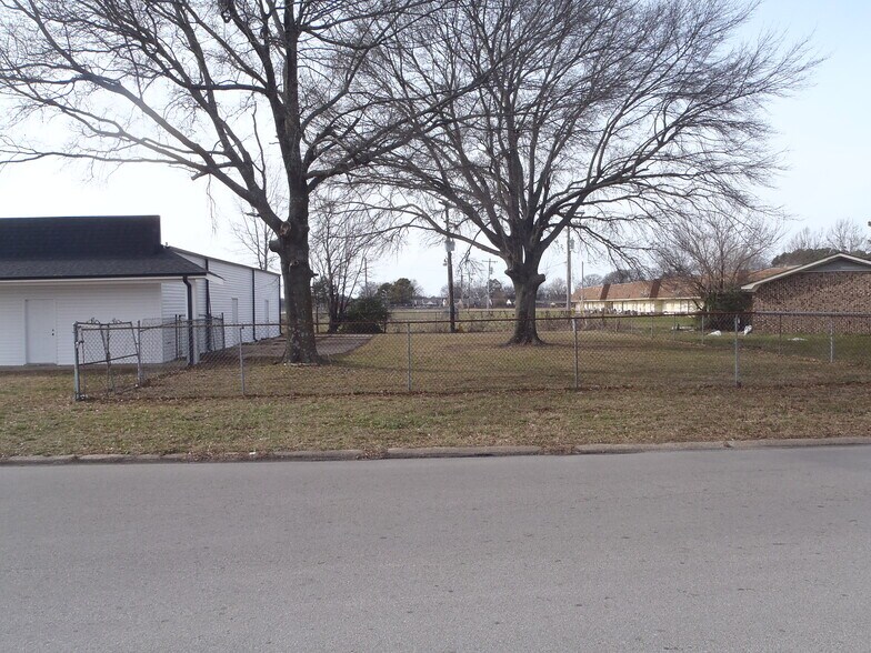 More Photos Of 2025 McLarty Dr, Newport Office For Sale