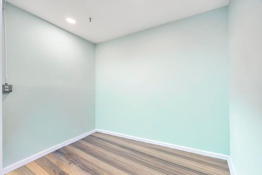 More Photos Of 2231 Fifth Ave, Ronkonkoma Warehouse For Sale