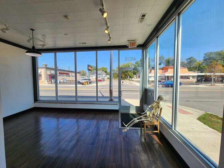 More Photos Of 4105 12 Mile Rd, Berkley Storefront For Sale