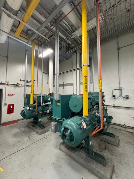 More Photos Of 220 W Ewing Ave, South Bend Refrigeration Cold Storage For Sale