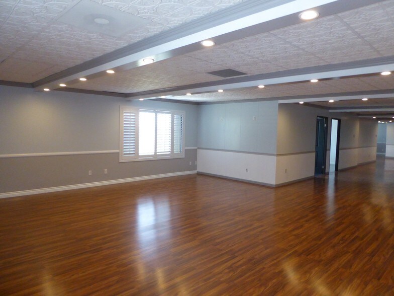 More Photos Of 7670 Opportunity Rd, San Diego Office For Lease