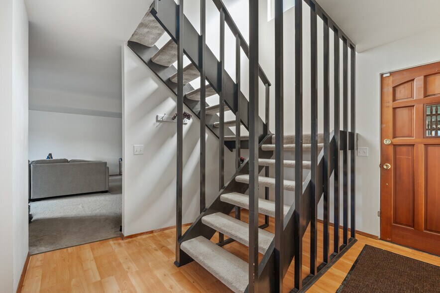 More Photos Of 318 3rd Ave S, Edmonds Apartments For Sale