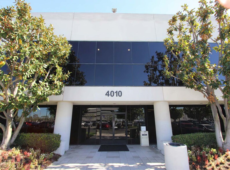 Primary Photo Of 4010 Watson Plaza Dr, Lakewood Office For Lease