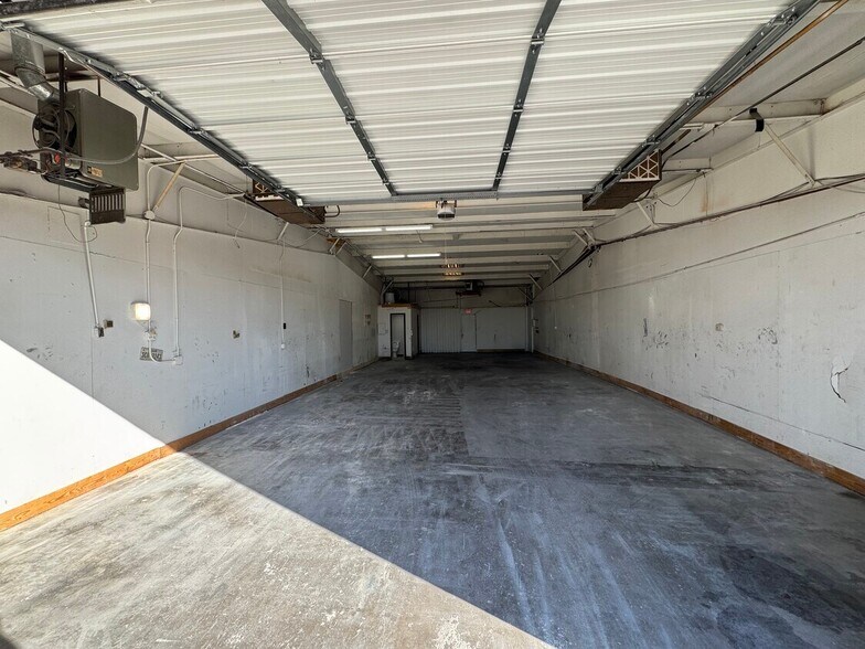 More Photos Of 10828 E Newton St, Tulsa Unknown For Lease