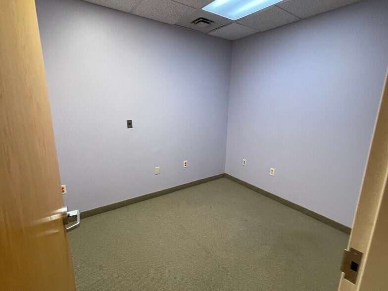 More Photos Of 299 Carew St, Springfield Medical For Sale