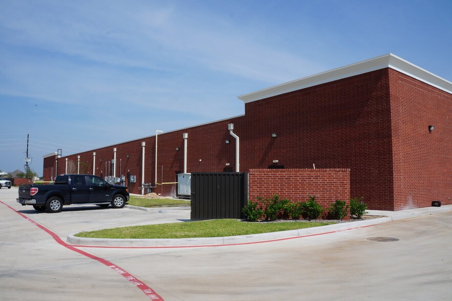 More Photos Of 11710 Broadway St, Pearland Unknown For Lease
