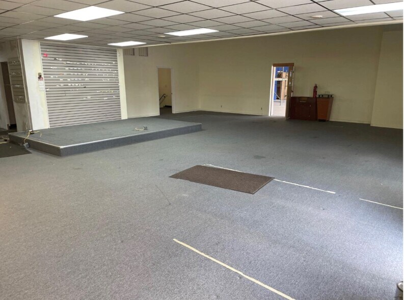 More Photos Of 740-750 E 185th St, Cleveland Storefront For Lease