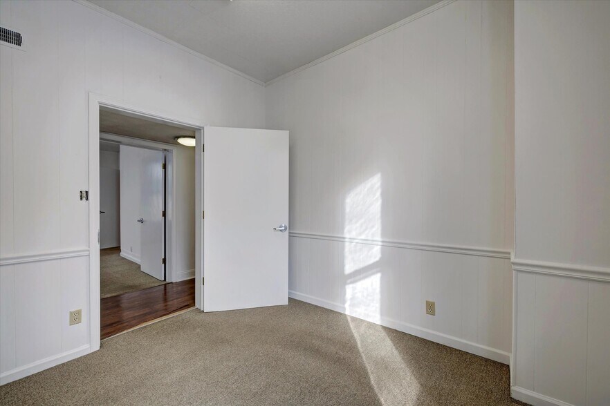 More Photos Of 714 W Kirkwood Ave, Bloomington Office Residential For Sale
