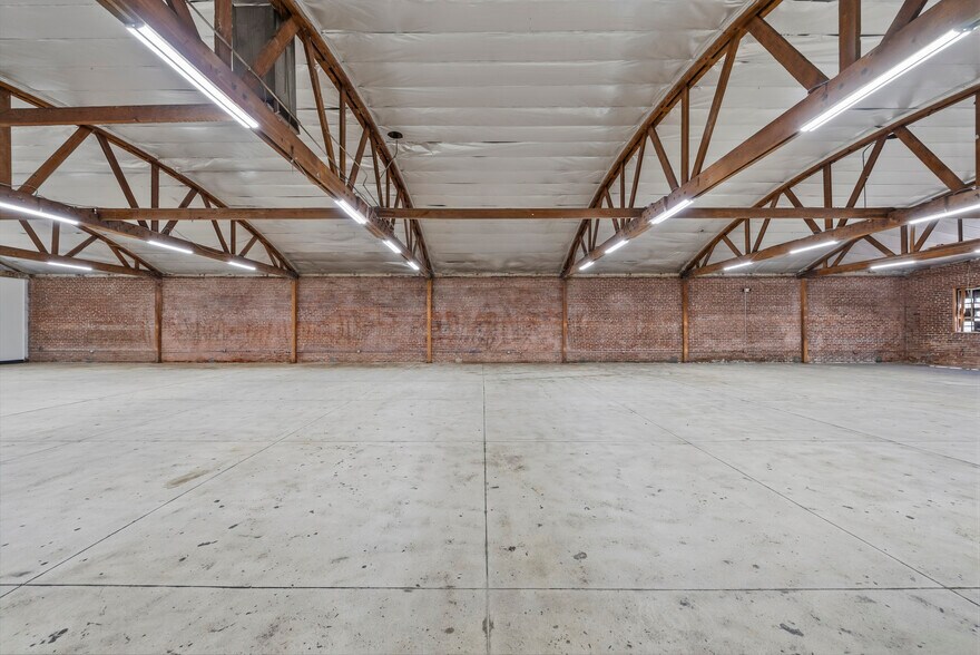 More Photos Of 236 W 18th St, Los Angeles Warehouse For Sale