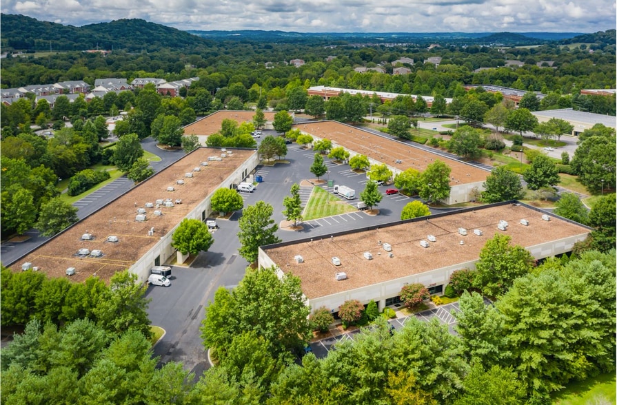 More Photos Of 318 Seaboard Ln, Franklin Unknown For Lease