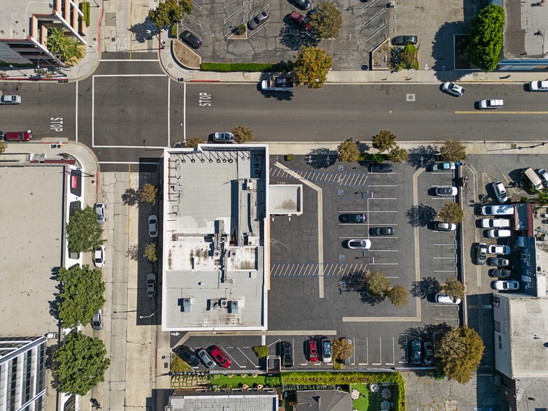 More Photos Of 11101 La Reina Ave, Downey Bank For Lease