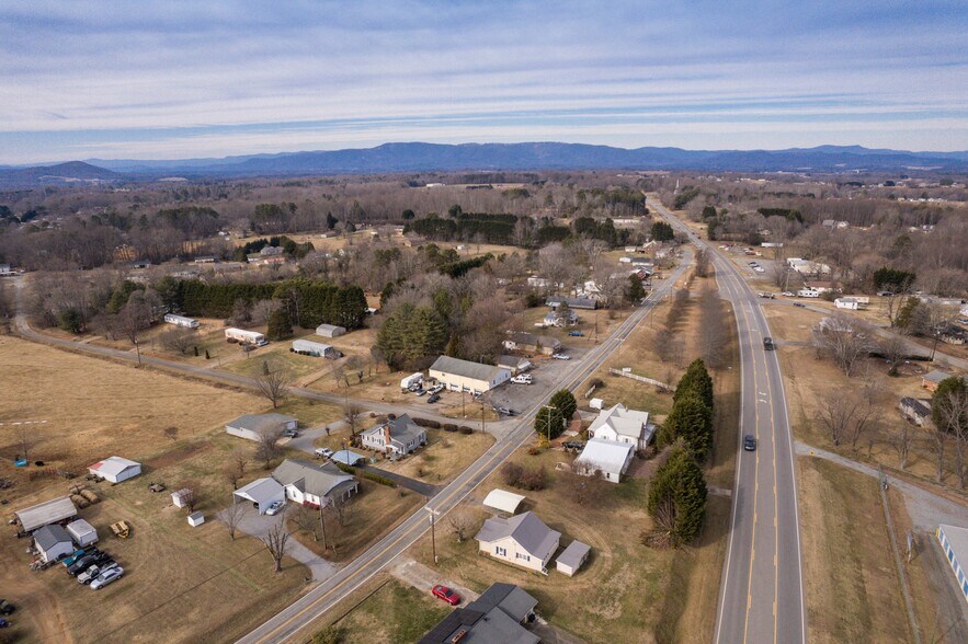 More Photos Of 1048 Klondike Rd, State Road Office For Sale