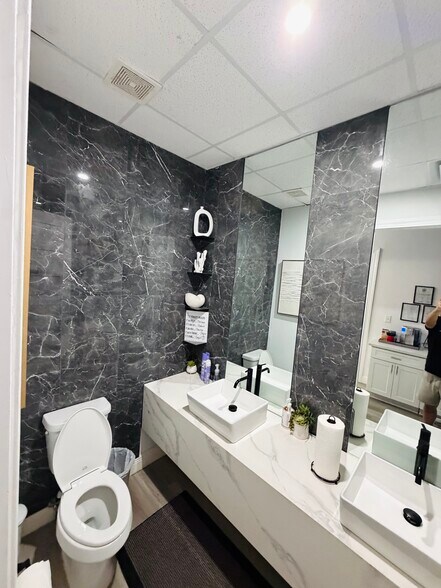 More Photos Of 6650 Corporate Dr, Houston Unknown For Lease