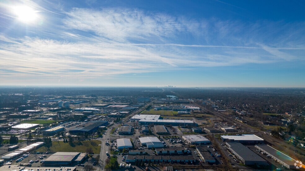 More Photos Of 7029 Huntley Rd, Columbus Light Manufacturing For Lease