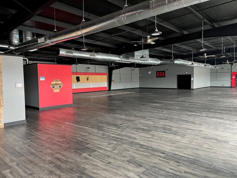 More Photos Of 50 Deerlake Rd, Brevard Specialty For Sale