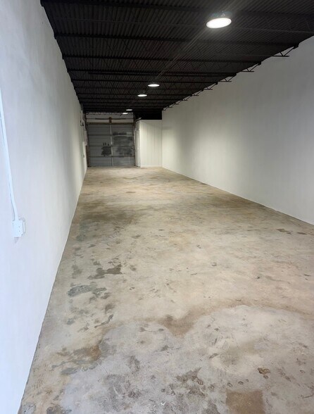 More Photos Of 4310-4326 NE 5th Ave, Oakland Park Warehouse For Lease