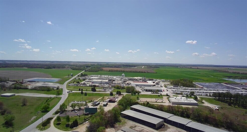 More Photos Of 8727 Arenzville Rd, Beardstown Warehouse For Sale