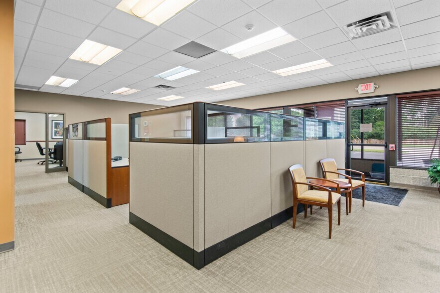 More Photos Of 940 S Hastings Ave, Saint Paul Park Office For Sale