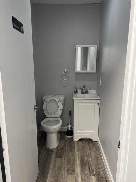 More Photos Of 510 Thatcher St, Saint Louis Truck Terminal For Sale