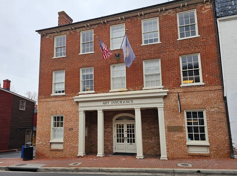 More Photos Of 20 S King St, Leesburg Office For Lease