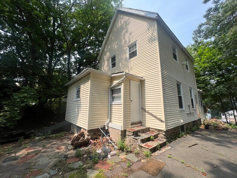 More Photos Of 82 Hemlock St, West Haven Multifamily For Sale