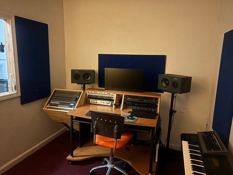 More Photos Of 11816-11822 Felton Ave, Hawthorne Storefront Retail Residential For Sale