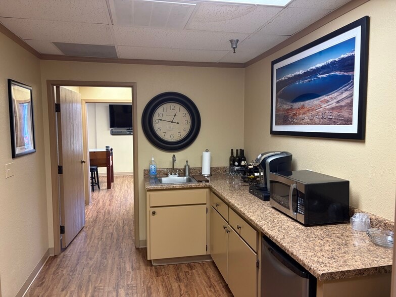 More Photos Of 2921-2937 Larkin Ave, Clovis Warehouse For Sale