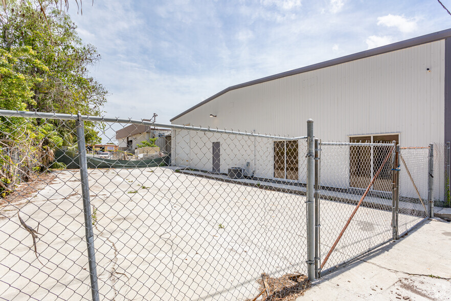 More Photos Of 6266 Janes Ln, Naples Manufacturing For Lease