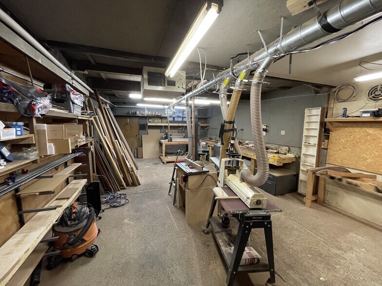 More Photos Of 2533 Westlake Ave N, Seattle Warehouse For Lease