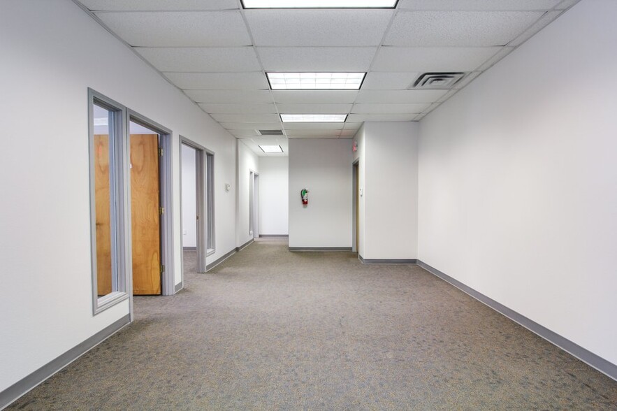 More Photos Of 1921 Corporate Dr, San Marcos Office For Lease