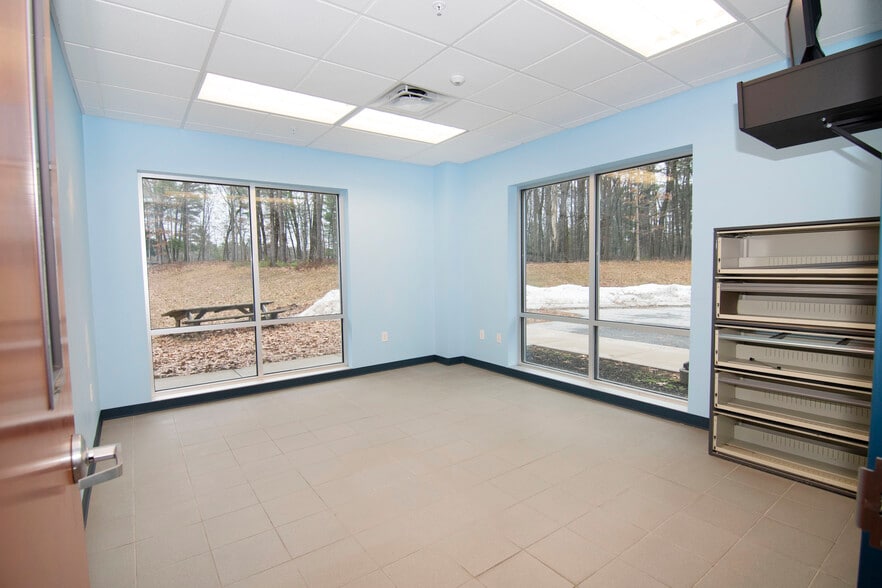 More Photos Of 3 Unlimited Dr, Saratoga Springs Office For Lease