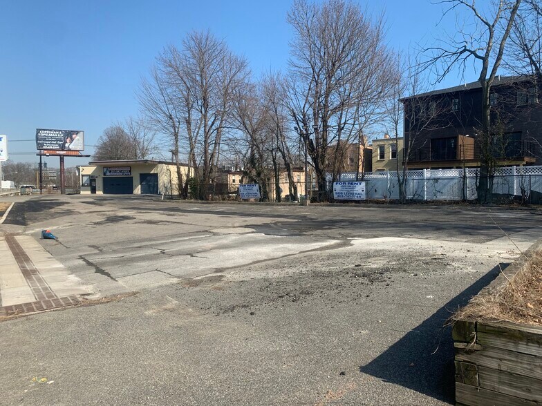 More Photos Of 1696 Bergen Tpke, Fort Lee Auto Dealership For Sale