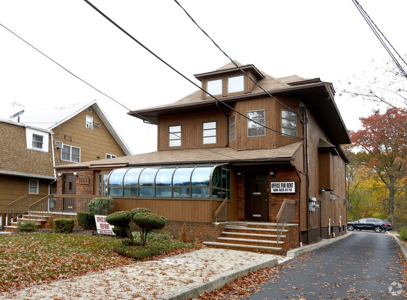 More Photos Of 924 N Wood Ave, Linden Medical For Lease