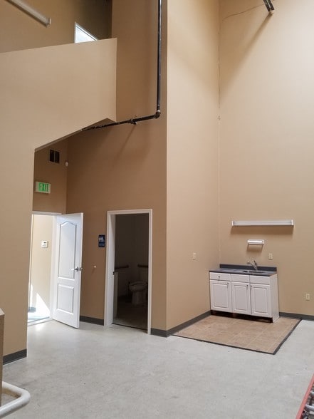 More Photos Of 420 Beatrice Ct, Brentwood Light Distribution For Lease