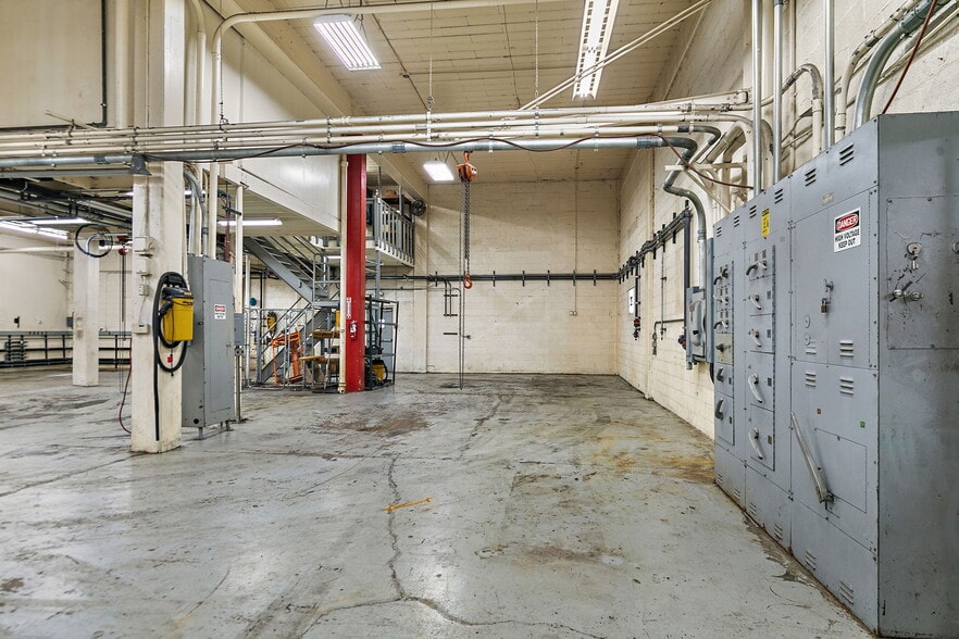 More Photos Of 303 Elgin Ave, Elgin Industrial For Sale