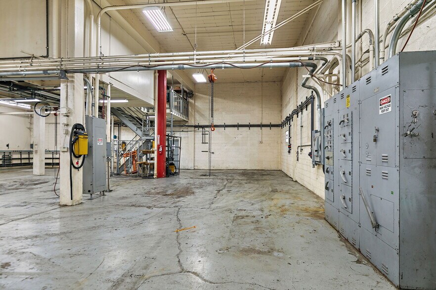 More Photos Of 303 Elgin Ave, Elgin Industrial For Sale