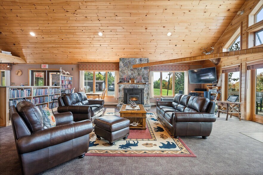 More Photos Of 341 US Route 1, Weston Hotel For Sale